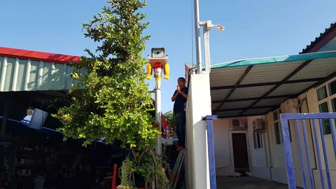 หนุ่มนครปฐมตั้งศาลพระภูมิสูง 4 เมตรหมุนได้ 360 องศา เผยเพื่อหนีน้ำท่วม