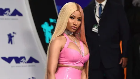 "นิกกี้ มินาจ" จ้องหาโอกาสเปลื้องผ้าตลอดเวลา ครบรอบวันเกิด 39 ปีก็ไม่มีพลาด