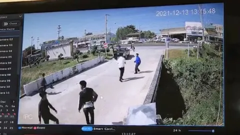 โผล่อีก นักเรียนนักเลงที่ชัยภูมิ ยกพวกไล่ตีถึงหน้าสถาบันคู่อริ ซัดกันนัว