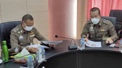 5 โจ๋ทะลุแก๊ส เหิมยํา ส.ต.ต. ขี่จยย.มาลําพัง ถีบล้ม-ตื้บซํ้า บิ๊กตำรวจสั่งล่าตัว (คลิป)