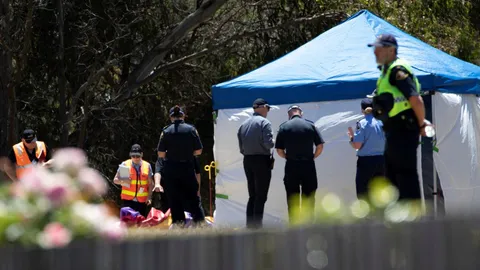 ออสเตรเลียช็อก ลมกระโชกซัดปราสาทเป่าลมลอย 10 ม. เด็กตกลงมาดับ 5 ศพ