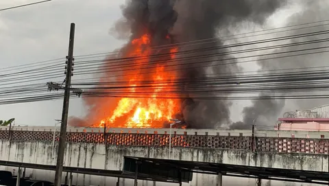 นักโทษคุกกระบี่ไม่ยอมจำนน แกนนำก่อจลาจล จุดไฟเผาเรือนนอนวอด (คลิป)