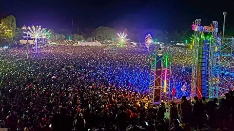 วัยรุ่นสุรินทร์ครึ่งแสน แห่ดู "ปู พงษ์สิทธิ์" หวั่นผุดคลัสเตอร์ใหม่