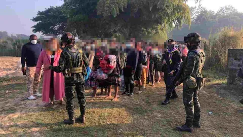 ปะทะเดือดอีกรอบ คนหนีตายข้ามชายแดนแม่สอด ไทยยิงเตือนหลังระเบิดข้ามฝั่ง