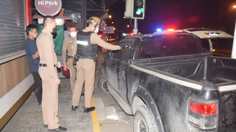 รวบหนุ่มโรงพิมพ์ พก 9 มม.ติดรถ เสียหลักขึ้นฟุตปาทชนสาว 7-11 เจ็บ