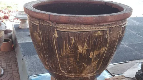 ยกมาคืนแล้ว อ่างน้ำมนต์อายุ 180 ปีวัดท้องคุ้ง เชื่อโจรเจอดี