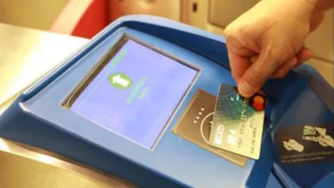 คมนาคม คาด มี.ค. 65 คลอดตั๋วร่วม EMV แตะจ่ายรถไฟฟ้า รถเมล์ เรือ ทางด่วน