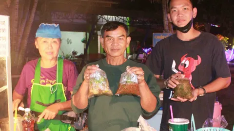 รักชาติ ศิริชัย นักร้องดังต้นฉบับเพลง “ฉันทนาที่รัก” วางไมค์ขายลาบ