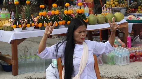 แห่ส่องเลขเด็ด พิธีบวงสรวงศาลแม่ตะเคียนหลังใหม่ หวังรวยอีกงวด (คลิป)