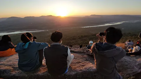 สวัสดีปีใหม่ ประชาชนทั่วสารทิศรอชมแสงแรกปี 65 ที่ผาชะนะได อุบลราชธานี