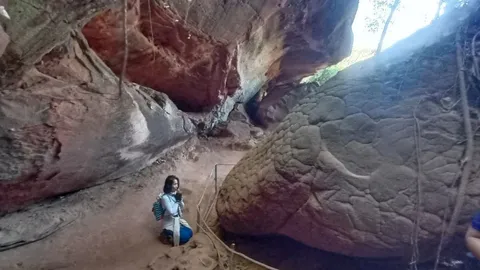 บึงกาฬคือเป้าหมาย นักท่องเที่ยวขึ้นถ้ำนาคา ขอพรเสริมมงคลรับปีเสือ 2565 (คลิป)