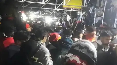 อินเดียสลดส่งท้ายปี คนเหยียบกันตาย 12 ศพ ที่วิหารศักดิ์สิทธิ์ฮินดู