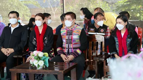 “ธรรมนัส" พร้อมคณะ เดินสาย มอบถุงยังชีพ-ผ้าห่มกันหนาว ชาวบ้าน "พะเยา"