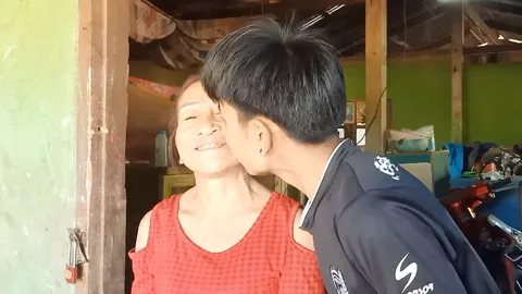 รักต่างวัย 33 ปี เปิดใจหนุ่ม 19 กับสาวใหญ่วัย 52 แอบชอบตั้งแต่ ป.4 (คลิป)