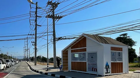 สะดุดตาคนแห่เช็กอิน นึกว่าร้านกาแฟมินิมอล ที่แท้ป้อมตำรวจแยกศรีบุญเรือง