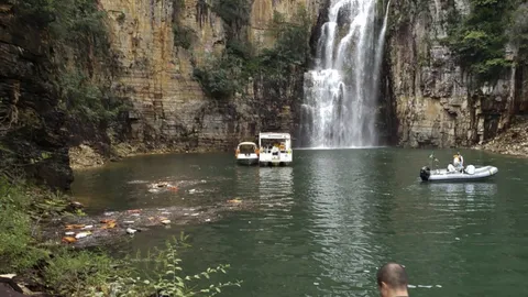 หน้าผาถล่มทับเรือท่องเที่ยวในบราซิล ดับ 6 ศพ 