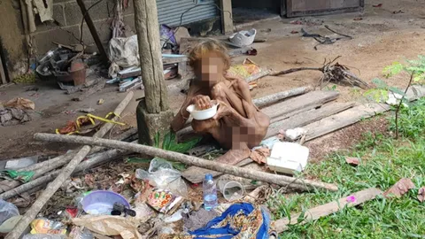 สุดเวทนายายวัย 70 ปี ถูกทิ้งให้อยู่กับหมา เสื้อผ้าไม่ใส่สภาพผอมโซ (คลิป)