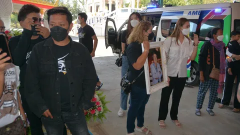 จัดใหญ่งานศพ "ศรเพชร ศรสุพรรณ" วัดบ้านเกิด 7 คืน คอหวยแห่ซื้อเลขอายุ (คลิป)