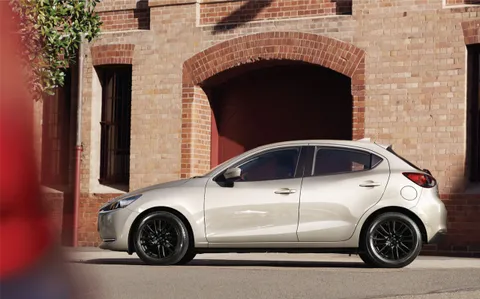 มาแล้ว เล็กล้น! MAZDA 2 รุ่นปรับโฉม สีใหม่ ใส่ของเพียบ ราคายังเท่าเดิม