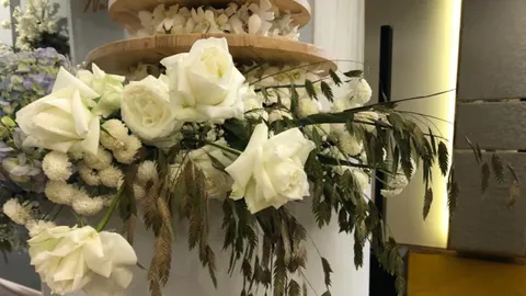 เจ้าสาวช้ำ อ้างจ้างออร์แกไนซ์ดังหลักแสน จัดงานไม่ตรงปก ดอกไม้เหี่ยวเฉา