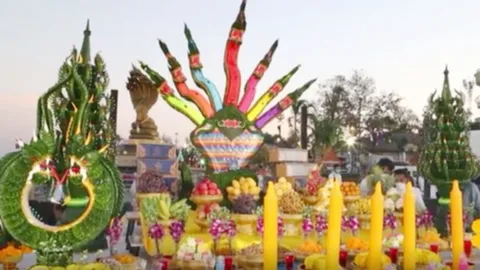 ฮือฮา เลขเด็ด "งานบวงสรวงพญานาค" คอหวยตาลุก แห่ซื้อเกลี้ยงแผง-ราคาพุ่ง (คลิป)