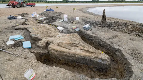 ตะลึง อังกฤษพบฟอสซิล "มังกรทะเลยักษ์" จากช่วงต้นยุคไดโนเสาร์ 250 ล้านปีก่อน