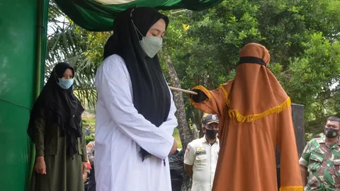 หญิงอินโดฯ ถูกเฆี่ยน 100 ที ฐานลักลอบเล่นชู้