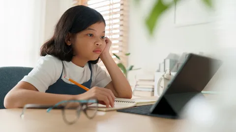 แฉตลาดออนไลน์สร้างเด็ก 4 สายพันธ์ุ แต่งกายวาบหวิวปั่นยอดไม่สนผลกระทบสังคม 