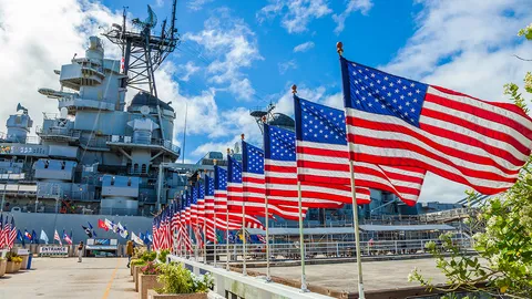 ทหารเรือสหรัฐฯ รับมอบ “เรือผี”