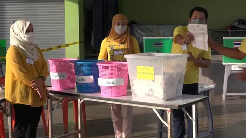 นับคะแนนเลือกตั้งซ่อม เขต 6 ต.สะเดา จ.สงขลา พปชร.นำ ปชป.คะแนน สูสี