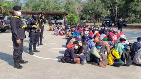 ทหารพรานจับ 92 แรงงานพม่า พร้อมคนนำทางกลางป่า ลอบข้ามชายแดน จ.ตาก