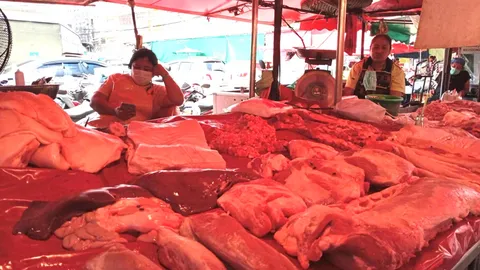 ตลาดเขียงหมูนนท์ โอดราคาหมูพุ่ง กิโลละ 250 บาท ลูกค้า-ยอดขายหายกว่า 60%
