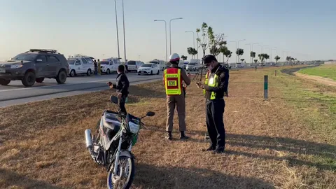 สลด สองแม่ลูกขี่จยย.ไม่ชินทาง ก้มมอง GPS หลุดโค้งชนขอบทางดับ