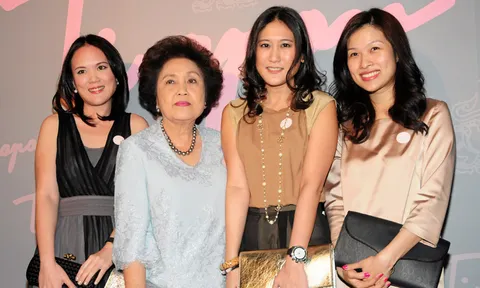 34 ปี ห้องเสื้อธีระพันธ์ ประมูลเสื้อศิลปาชีพสุดกูตูร์