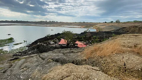 87 ชีวิตระทึก บ้านพังทลาย ดินสไลด์ 4 ไร่ เอาผิดขุดบ่อ (คลิป)