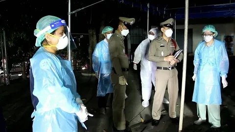 ชายวัย 60 นั่งก๊งเหล้าขาว ช็อกตายคาศูนย์ฉีดวัคซีนโพธาราม