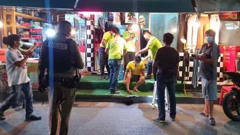 พ่อค้าร้านเสื้อบุกแทงผัวเมียร้านยำ โมโหเปิดเพลงเสียงดัง บาดเจ็บ 3 