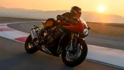 TRIUMPH เปิดตัวจักรยานยนต์ SPEED TRIPLE 1200 RR และ RS