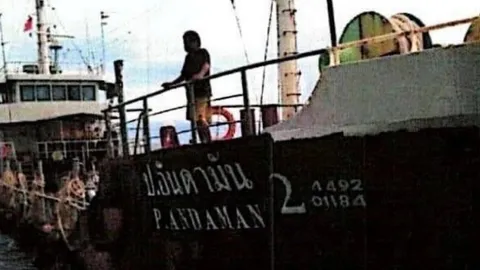 “วราวุธ” สั่ง “กรมทะเล” เฝ้าระวังเหตุ เรือบรรทุกน้ำมันอับปาง "ชุมพร"