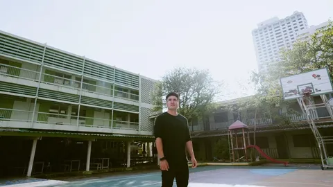 ตั๊ก บริบูรณ์ อำลา ร.ร.วรรณวิทย์ ไม่ลืมพระคุณครูใหญ่ให้เรียนแม้ไม่มีค่าเทอม