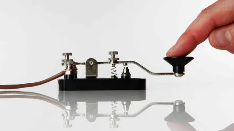 รู้จัก “รหัสมอร์ส (Morse Code)” พร้อมวิธีอ่านความหมาย