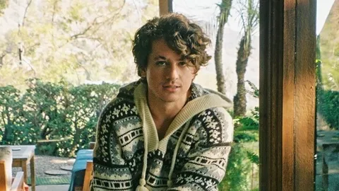 “ชาร์ลี พูท” ส่งเพลงใหม่ “Light Switch” ได้ “คริสเตียน เบรสลอเออร์” มากำกับมิวสิกฯ