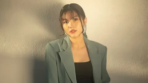 “ไอซ์ ธมลวรรณ” ถ่ายทอดเพลง “ยังเป็นฉันหรือเปล่า” ดึง “พีท พีรพล” เล่นเอ็มวี