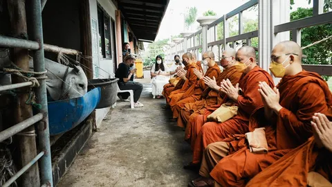สมาคมประชาคมคนตาบอดไทย ร่วมไถ่ชีวิตโค-กระบือ 45 ตัว ที่โรงฆ่าสัตว์