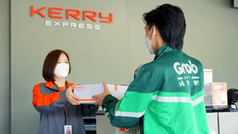 เคอรี่ เอ็กซ์เพรส จับมือ แกร็บ ให้บริการ รับพัสดุถึงหน้าบ้านแบบทันที