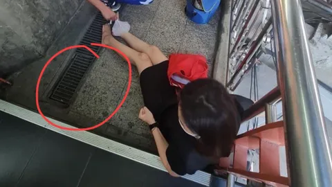 สาวตกท่อระบายน้ำบน Sky Walk ขาหักต้องผ่าตัด แต่ไร้หน่วยงานรับผิดชอบ