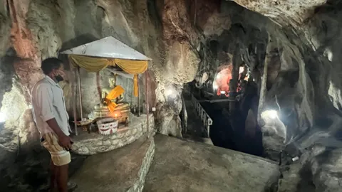  พระนั่งวินจยย.หาที่สงบ นั่งสมาธิในถ้ำ ก่อนหายตัวไปไร้ร่องรอย