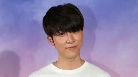 "ก็อต" ขึ้นดอยปู่หมื่นยอมรับฝากเนื้อฝากตัวบ้าน "ริชชี่" นำของบริจาคชาวเขา