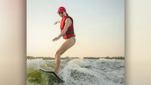 ไอซ์ อภิษฎา โชว์เล่นเวกเซิร์ฟ ลีลาจัดว่าเด็ด แต่ชุดนั้นแซ่บกว่า