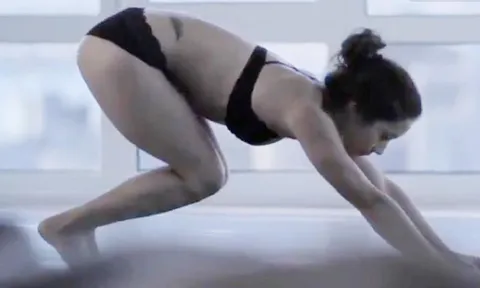 ตะลึง..ลีลาโยคะไบรโอนี แข็งแรงอวดสรีระสุดเฟิร์ม